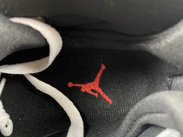 Retro (2013) Air 305381-103 8 Jordan Bugs Bunny 0921